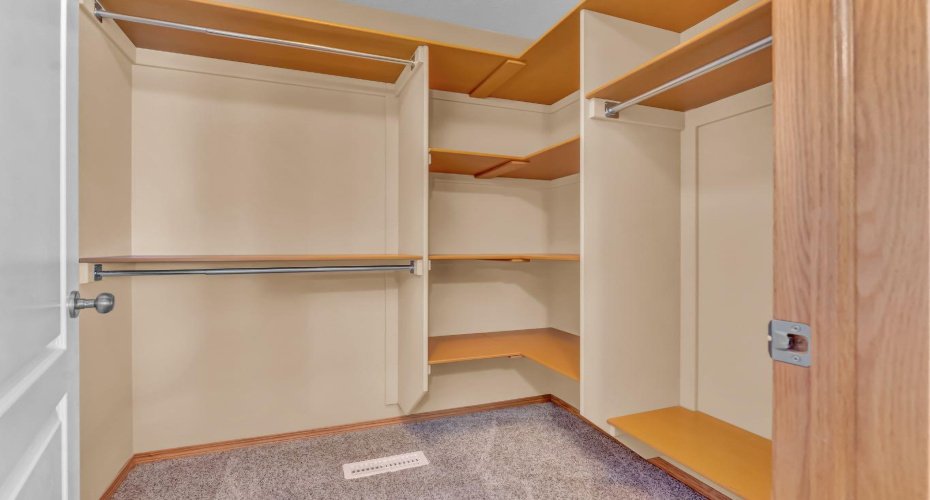 107 Vista Close, Medicine Hat, Alberta T1B0M3, 1 Bedroom Bedrooms, ,4 BathroomsBathrooms,Residential,For Sale,Vista,A2302481