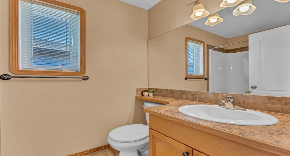 107 Vista Close, Medicine Hat, Alberta T1B0M3, 1 Bedroom Bedrooms, ,4 BathroomsBathrooms,Residential,For Sale,Vista,A2302481