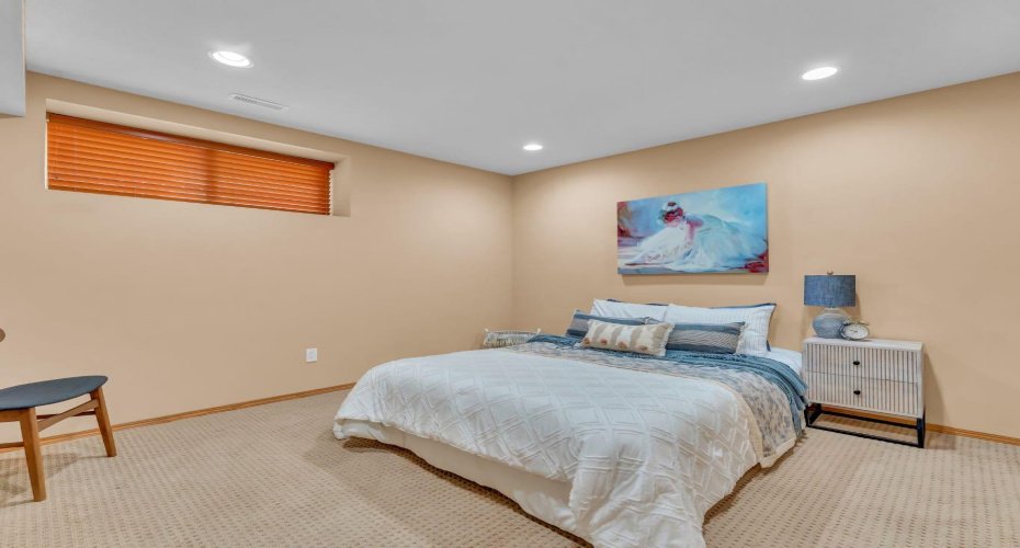 107 Vista Close, Medicine Hat, Alberta T1B0M3, 1 Bedroom Bedrooms, ,4 BathroomsBathrooms,Residential,For Sale,Vista,A2302481