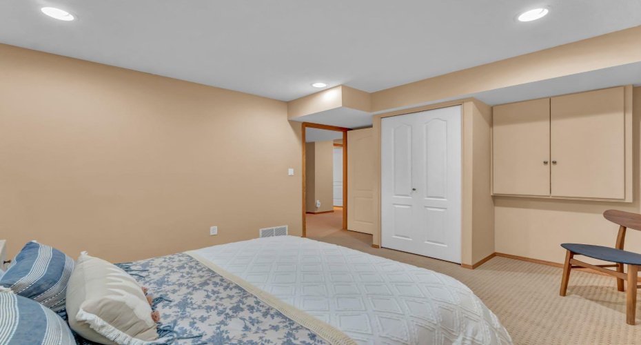 107 Vista Close, Medicine Hat, Alberta T1B0M3, 1 Bedroom Bedrooms, ,4 BathroomsBathrooms,Residential,For Sale,Vista,A2302481