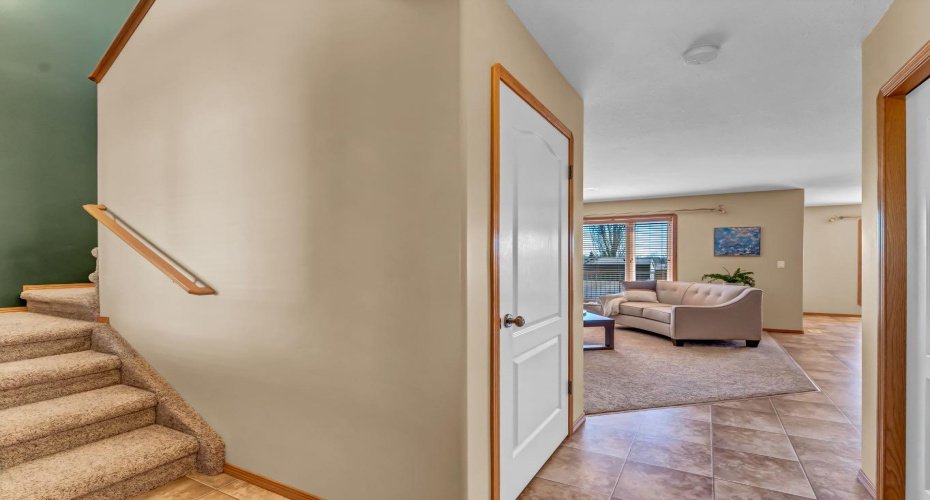 107 Vista Close, Medicine Hat, Alberta T1B0M3, 1 Bedroom Bedrooms, ,4 BathroomsBathrooms,Residential,For Sale,Vista,A2302481