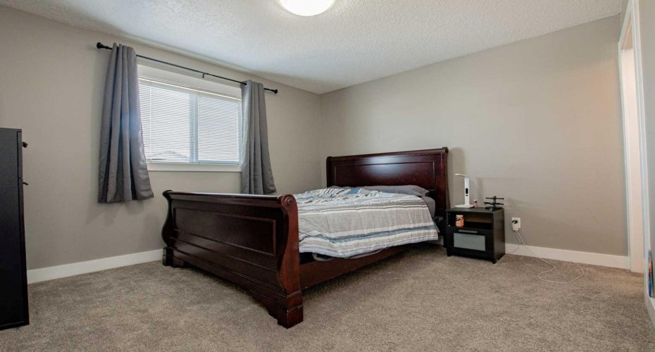 11238 75 Avenue, Grande Prairie, Alberta T8W 0C5, 5 Bedrooms Bedrooms, ,3 BathroomsBathrooms,Residential,For Sale,75,A2302534