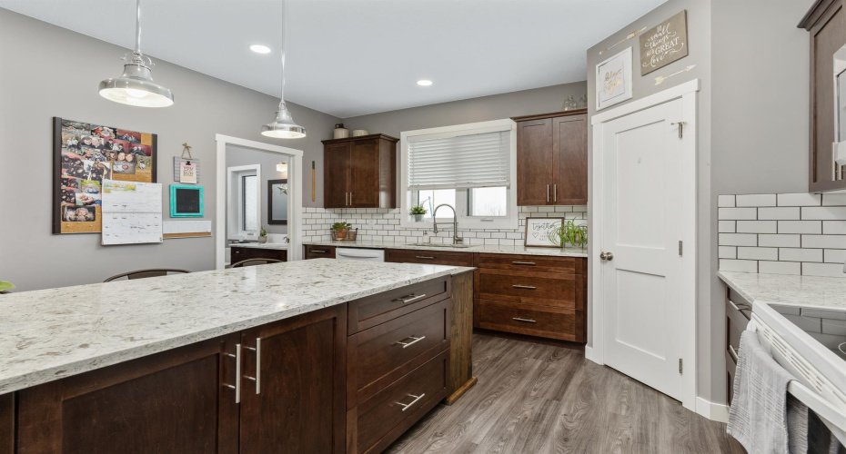 48324 834 Highway, Rural Camrose County, Alberta T0B 2M2, 5 Bedrooms Bedrooms, ,4 BathroomsBathrooms,Residential,For Sale,834,A2302701