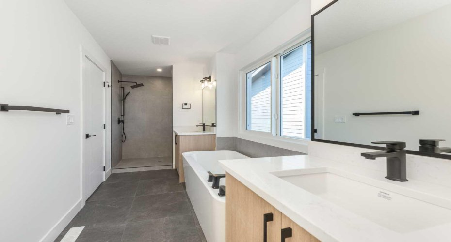 105 Waterford Passage, Chestermere, Alberta T1X 3B4, 5 Bedrooms Bedrooms, ,4 BathroomsBathrooms,Residential,For Sale,Waterford,A2303213