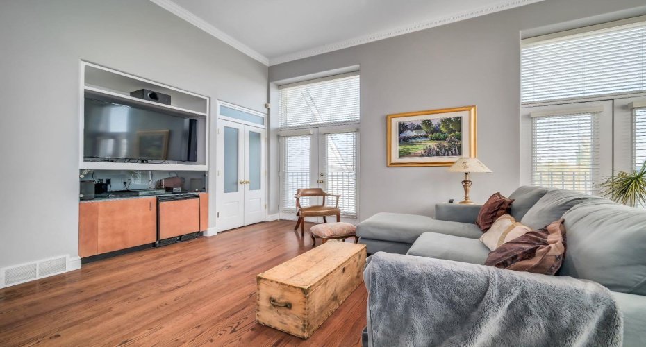 3650 2 Street, Calgary, Alberta T2S1T8, 2 Bedrooms Bedrooms, ,3 BathroomsBathrooms,Residential,For Sale,2,A2303414