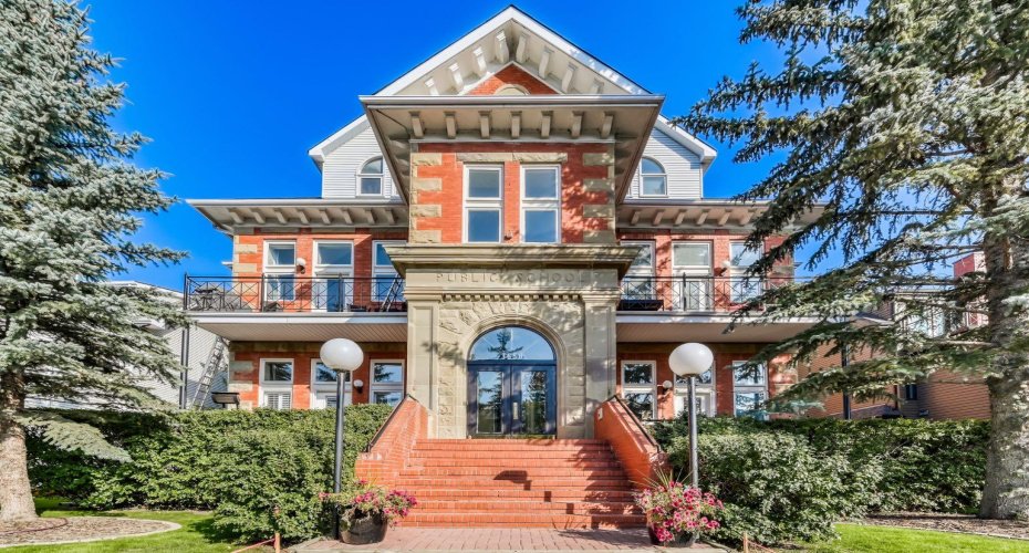 3650 2 Street, Calgary, Alberta T2S1T8, 2 Bedrooms Bedrooms, ,3 BathroomsBathrooms,Residential,For Sale,2,A2303414