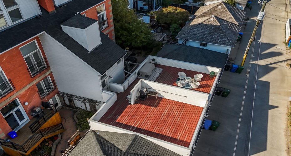 Garage Rooftop Balcony- Exlusive to this unit
