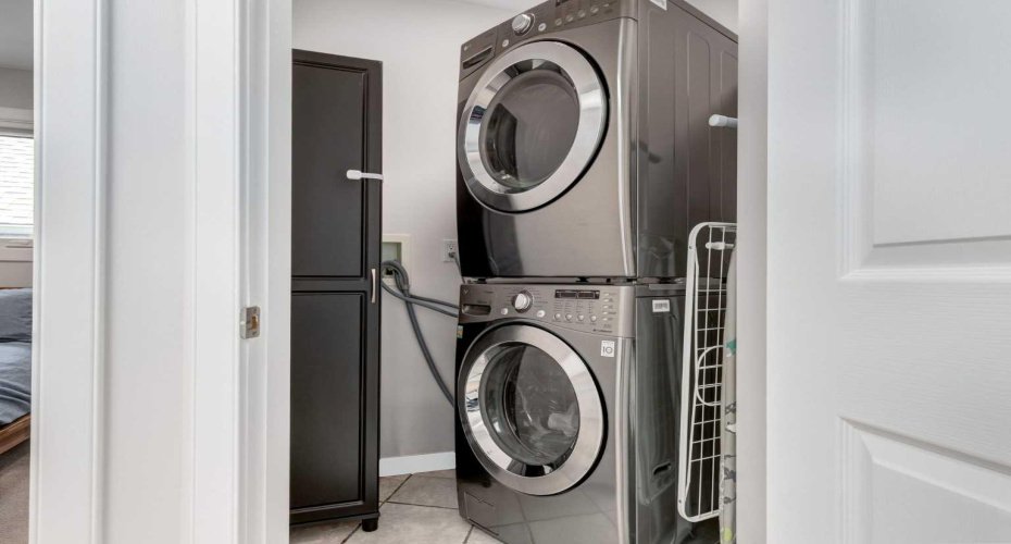 429 11 Avenue, Calgary, Alberta T2E 0Z4, 4 Bedrooms Bedrooms, ,4 BathroomsBathrooms,Residential,For Sale,11,A2303490