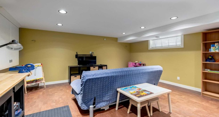 429 11 Avenue, Calgary, Alberta T2E 0Z4, 4 Bedrooms Bedrooms, ,4 BathroomsBathrooms,Residential,For Sale,11,A2303490