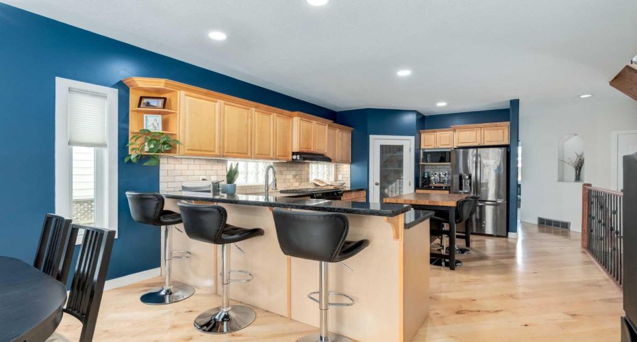 429 11 Avenue, Calgary, Alberta T2E 0Z4, 4 Bedrooms Bedrooms, ,4 BathroomsBathrooms,Residential,For Sale,11,A2303490