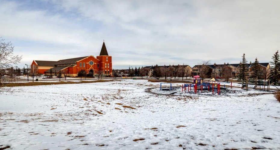 25 Prestwick Drive, Calgary, Alberta T2Z4Z1, 2 Bedrooms Bedrooms, ,2 BathroomsBathrooms,Residential,For Sale,Prestwick,A2303609