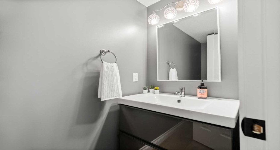 1011 Canterbury Drive, Calgary, Alberta T2W 2S8, 3 Bedrooms Bedrooms, ,3 BathroomsBathrooms,Residential,For Sale,Canterbury,A2303647