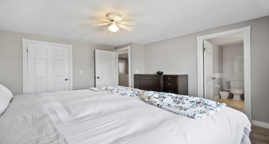 1011 Canterbury Drive, Calgary, Alberta T2W 2S8, 3 Bedrooms Bedrooms, ,3 BathroomsBathrooms,Residential,For Sale,Canterbury,A2303647