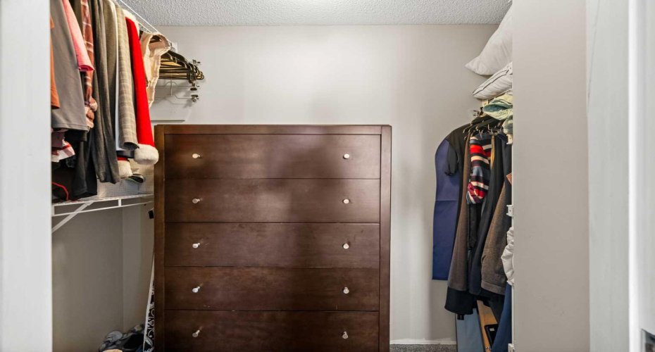 1011 Canterbury Drive, Calgary, Alberta T2W 2S8, 3 Bedrooms Bedrooms, ,3 BathroomsBathrooms,Residential,For Sale,Canterbury,A2303647