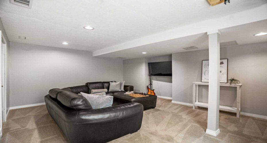 1011 Canterbury Drive, Calgary, Alberta T2W 2S8, 3 Bedrooms Bedrooms, ,3 BathroomsBathrooms,Residential,For Sale,Canterbury,A2303647