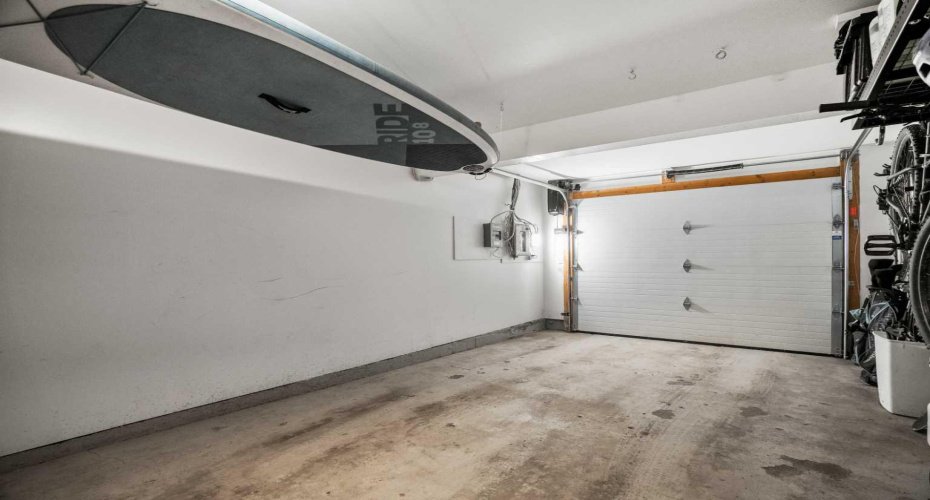 1011 Canterbury Drive, Calgary, Alberta T2W 2S8, 3 Bedrooms Bedrooms, ,3 BathroomsBathrooms,Residential,For Sale,Canterbury,A2303647