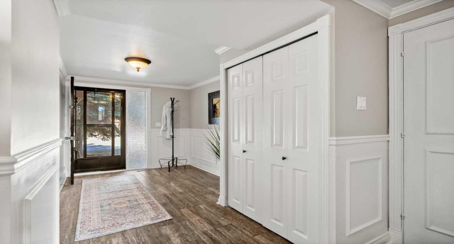 1011 Canterbury Drive, Calgary, Alberta T2W 2S8, 3 Bedrooms Bedrooms, ,3 BathroomsBathrooms,Residential,For Sale,Canterbury,A2303647