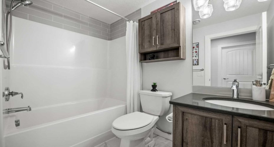 51 Creekstone Way, Calgary, Alberta T2X 4R4, 4 Bedrooms Bedrooms, ,4 BathroomsBathrooms,Residential,For Sale,Creekstone,A2303659