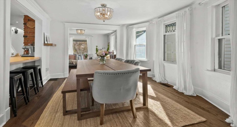 809 15 Street, Calgary, Alberta T2N 2B3, 2 Bedrooms Bedrooms, ,2 BathroomsBathrooms,Residential,For Sale,15,A2303923