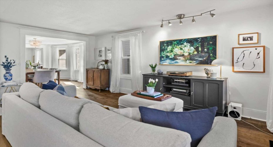 809 15 Street, Calgary, Alberta T2N 2B3, 2 Bedrooms Bedrooms, ,2 BathroomsBathrooms,Residential,For Sale,15,A2303923