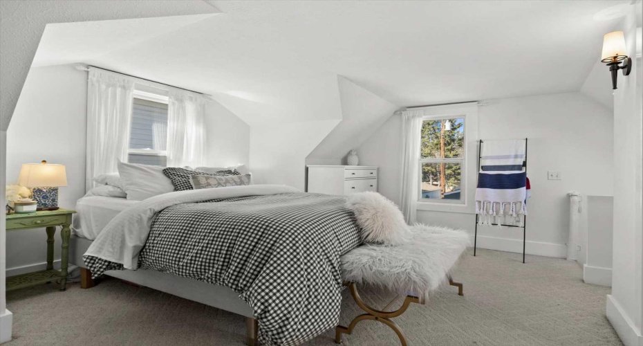 809 15 Street, Calgary, Alberta T2N 2B3, 2 Bedrooms Bedrooms, ,2 BathroomsBathrooms,Residential,For Sale,15,A2303923