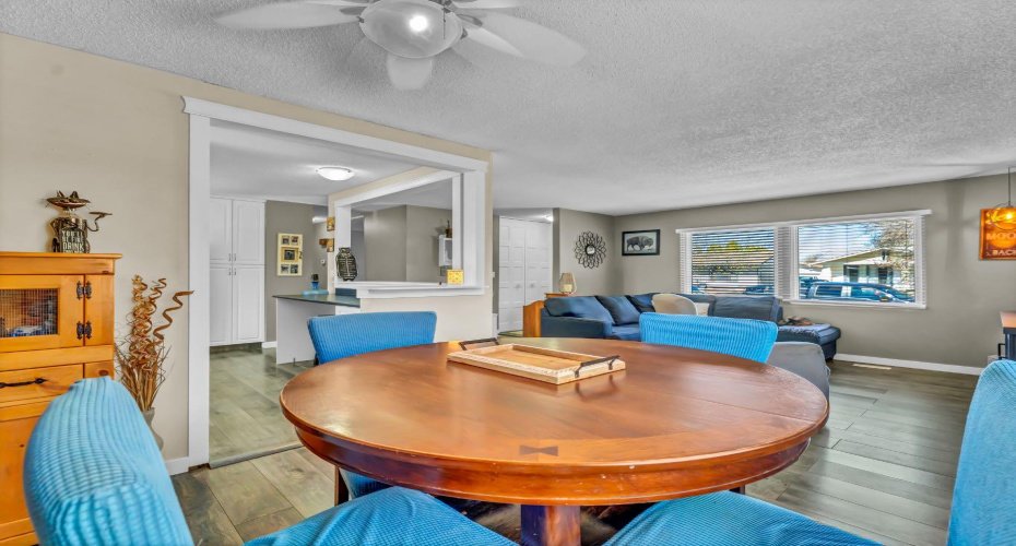 17 Ross Glen Way, Medicine Hat, Alberta T1B1N9, 4 Bedrooms Bedrooms, ,3 BathroomsBathrooms,Residential,For Sale,Ross Glen,A2303946