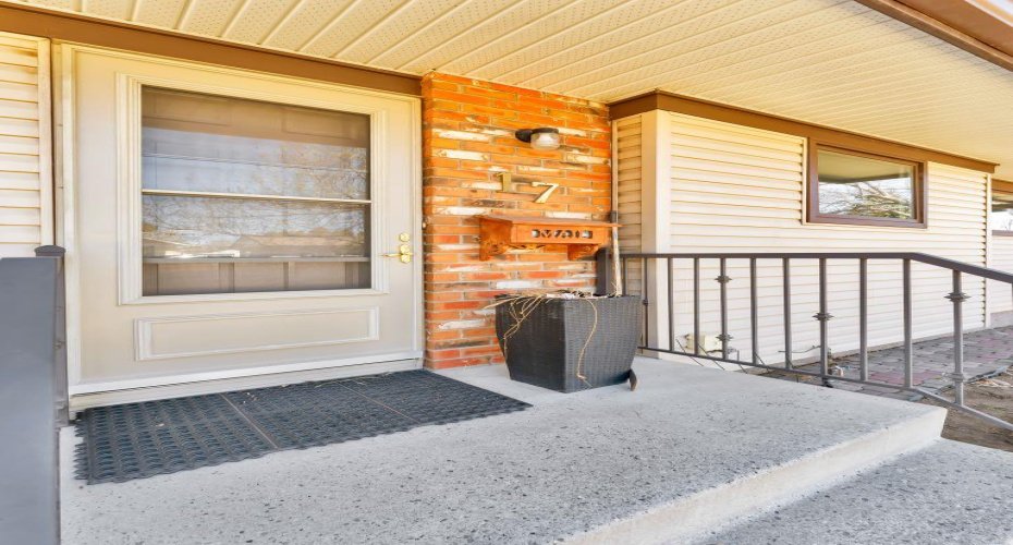 17 Ross Glen Way, Medicine Hat, Alberta T1B1N9, 4 Bedrooms Bedrooms, ,3 BathroomsBathrooms,Residential,For Sale,Ross Glen,A2303946