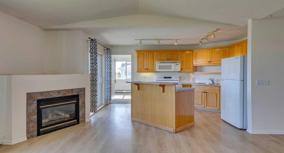 7301 Valleyview Park, Calgary, Alberta T2B 3R6, 2 Bedrooms Bedrooms, ,2 BathroomsBathrooms,Residential,For Sale,Valleyview,A2303949