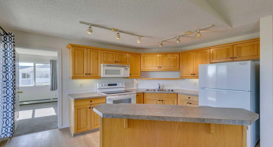 7301 Valleyview Park, Calgary, Alberta T2B 3R6, 2 Bedrooms Bedrooms, ,2 BathroomsBathrooms,Residential,For Sale,Valleyview,A2303949