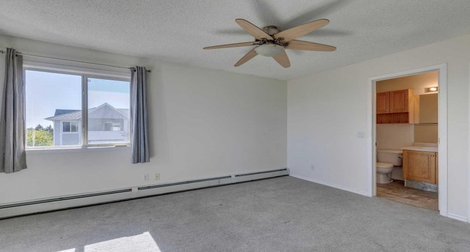 7301 Valleyview Park, Calgary, Alberta T2B 3R6, 2 Bedrooms Bedrooms, ,2 BathroomsBathrooms,Residential,For Sale,Valleyview,A2303949