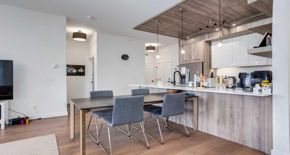 2702 17 Avenue, Calgary, Alberta T3E 8A5, 2 Bedrooms Bedrooms, ,2 BathroomsBathrooms,Residential,For Sale,17,A2303956