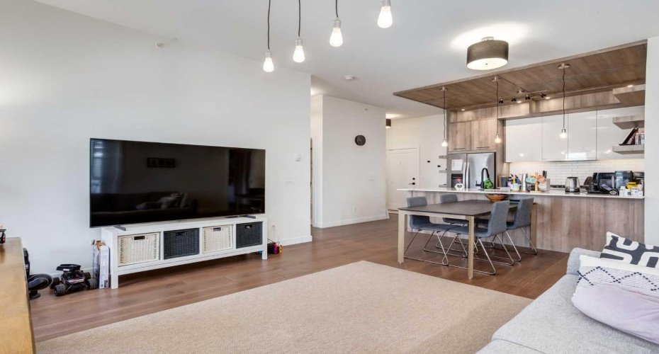 2702 17 Avenue, Calgary, Alberta T3E 8A5, 2 Bedrooms Bedrooms, ,2 BathroomsBathrooms,Residential,For Sale,17,A2303956