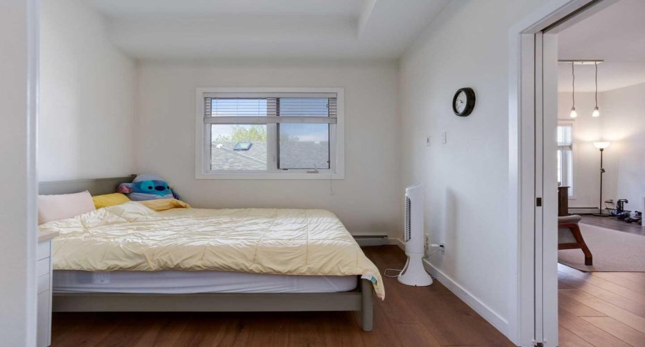 2702 17 Avenue, Calgary, Alberta T3E 8A5, 2 Bedrooms Bedrooms, ,2 BathroomsBathrooms,Residential,For Sale,17,A2303956