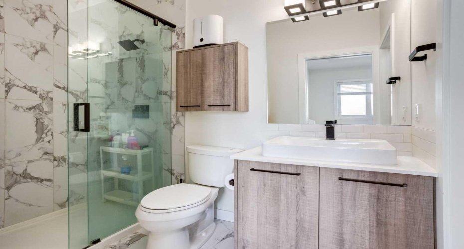 2702 17 Avenue, Calgary, Alberta T3E 8A5, 2 Bedrooms Bedrooms, ,2 BathroomsBathrooms,Residential,For Sale,17,A2303956