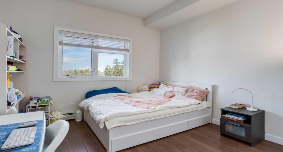 2702 17 Avenue, Calgary, Alberta T3E 8A5, 2 Bedrooms Bedrooms, ,2 BathroomsBathrooms,Residential,For Sale,17,A2303956