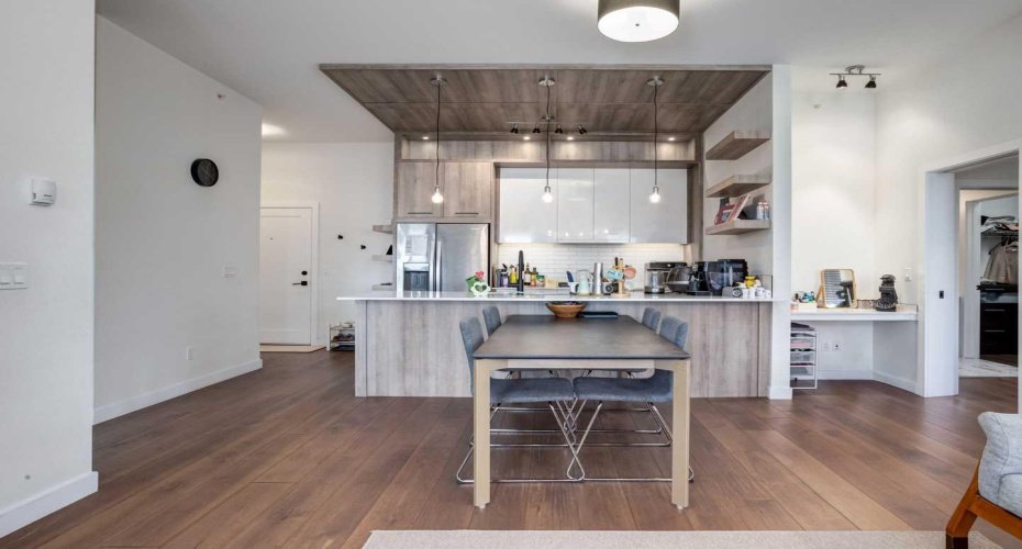 2702 17 Avenue, Calgary, Alberta T3E 8A5, 2 Bedrooms Bedrooms, ,2 BathroomsBathrooms,Residential,For Sale,17,A2303956