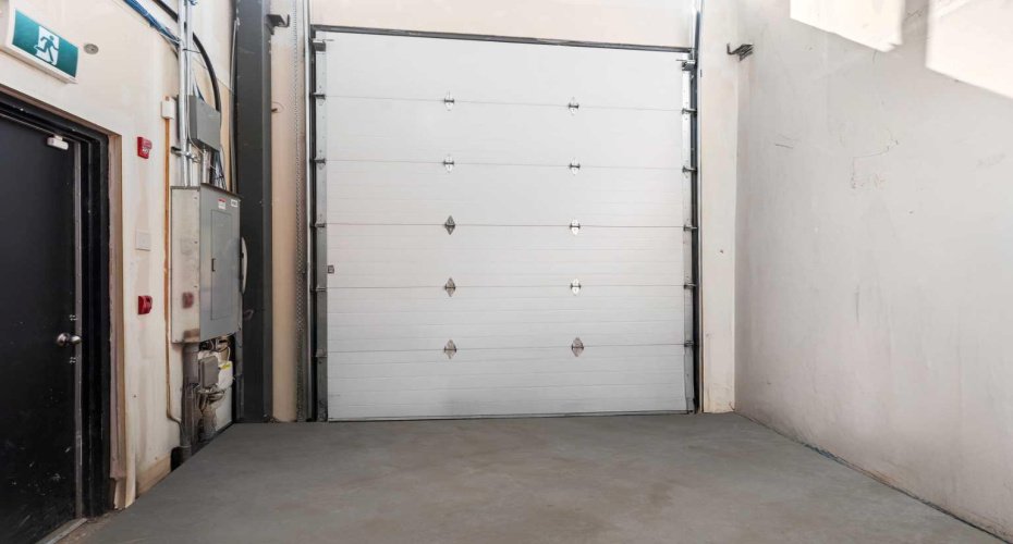 Warehouse w/ Drive-IN