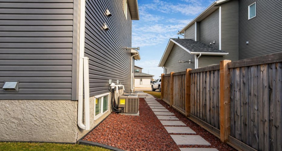 13522 104A Street, Grande Prairie, Alberta T8V 6K9, 4 Bedrooms Bedrooms, ,4 BathroomsBathrooms,Residential,For Sale,104A,A2303968