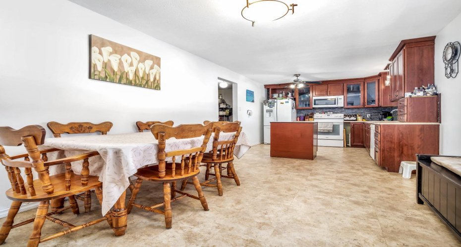 5502 45 Avenue, Taber, Alberta T1G 1C4, 5 Bedrooms Bedrooms, ,2 BathroomsBathrooms,Residential,For Sale,45,A2303973