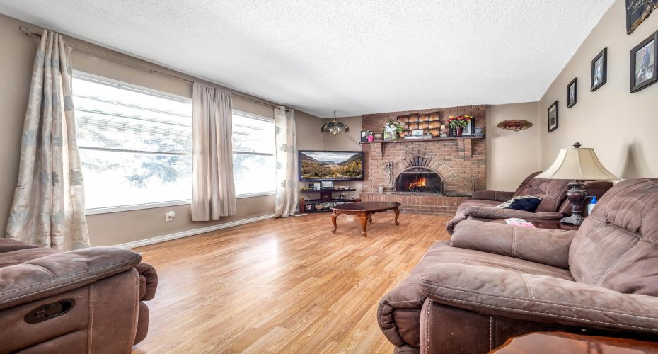 5502 45 Avenue, Taber, Alberta T1G 1C4, 5 Bedrooms Bedrooms, ,2 BathroomsBathrooms,Residential,For Sale,45,A2303973