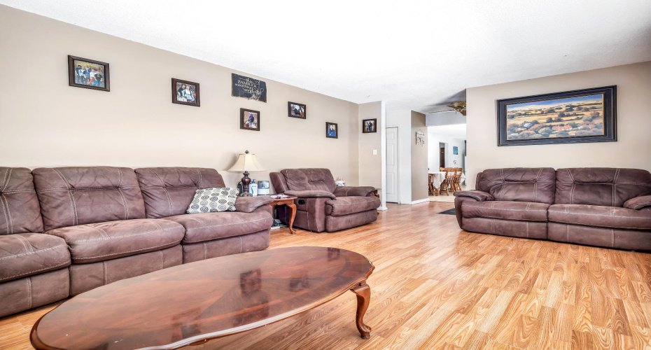 5502 45 Avenue, Taber, Alberta T1G 1C4, 5 Bedrooms Bedrooms, ,2 BathroomsBathrooms,Residential,For Sale,45,A2303973