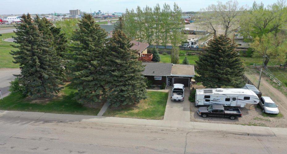 5502 45 Avenue, Taber, Alberta T1G 1C4, 5 Bedrooms Bedrooms, ,2 BathroomsBathrooms,Residential,For Sale,45,A2303973