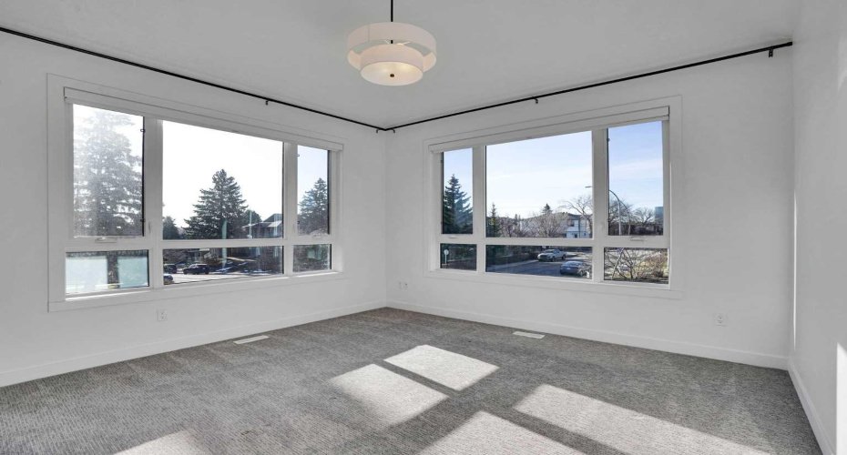 402 26 Avenue, Calgary, Alberta t2m5g7, 3 Bedrooms Bedrooms, ,4 BathroomsBathrooms,Residential,For Sale,26,A2303975