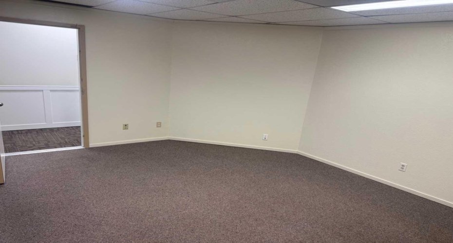 5033 52 Street, Lacombe, Alberta T4L 2A6, ,Commercial,For Lease,Parkland Place Professional Building,52,A2304207