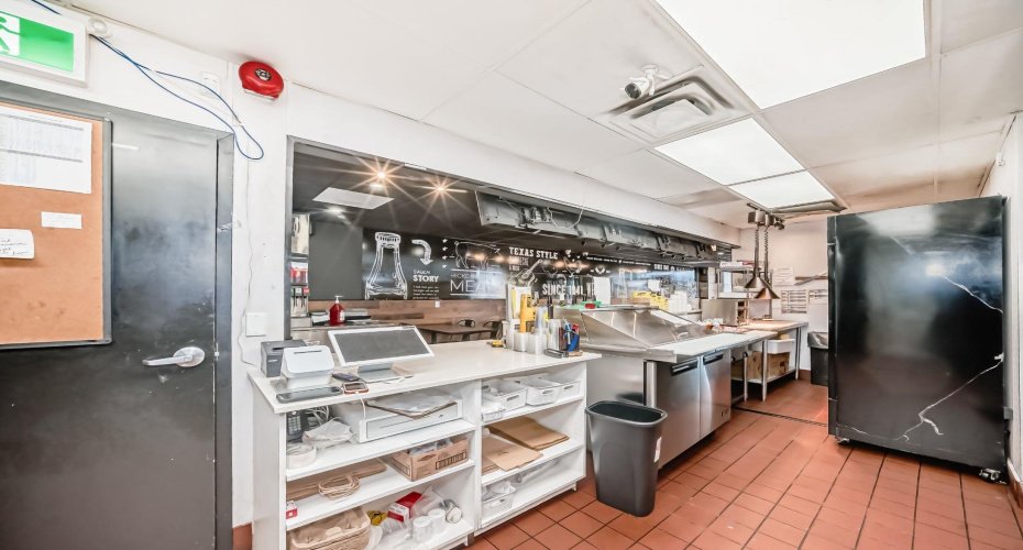 1814 Mayor Magrath Drive, Lethbridge, Alberta T1K2R5, ,Commercial,For Lease,Mayor Magrath,A2304217