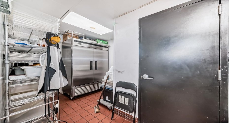 1814 Mayor Magrath Drive, Lethbridge, Alberta T1K2R5, ,Commercial,For Lease,Mayor Magrath,A2304217