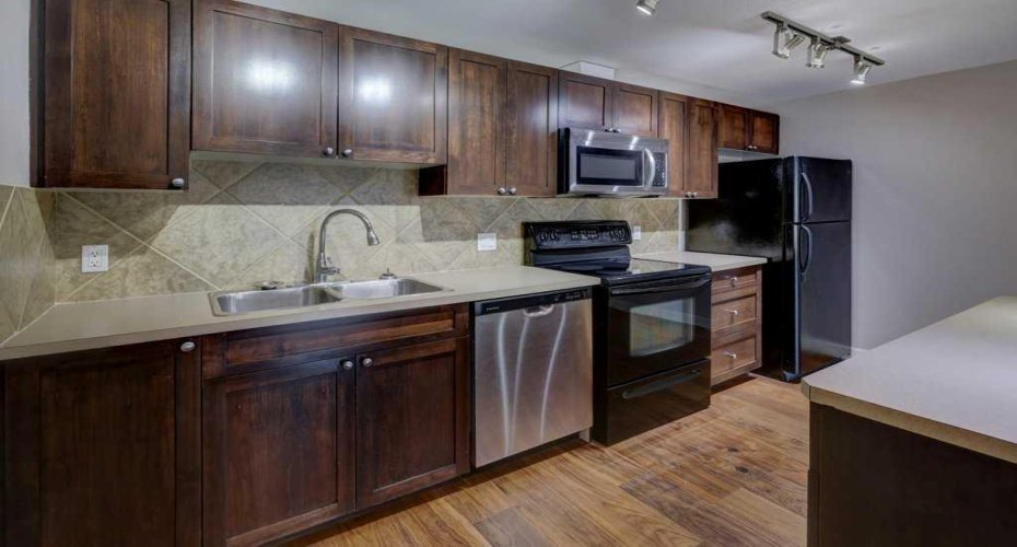 1025 14 Avenue, Calgary, Alberta T2R 0N9, 2 Bedrooms Bedrooms, ,1 BathroomBathrooms,Residential,For Sale,14,A2304222