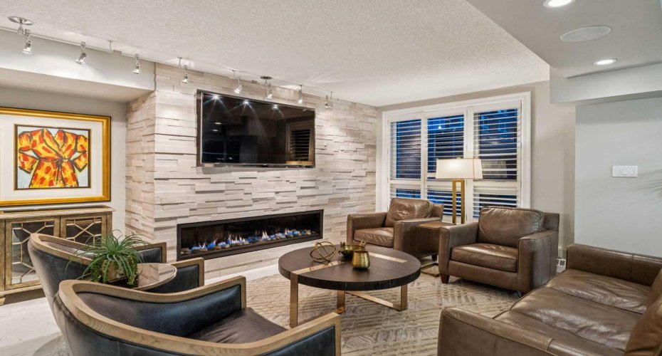 400 Eau Claire Avenue, Calgary, Alberta T2P 4X2, 3 Bedrooms Bedrooms, ,3 BathroomsBathrooms,Residential,For Sale,Eau Claire,A2304230