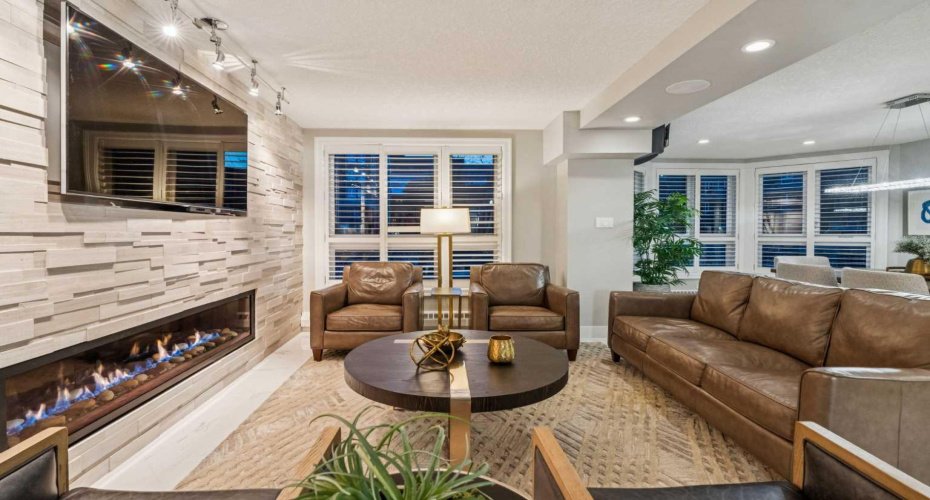 400 Eau Claire Avenue, Calgary, Alberta T2P 4X2, 3 Bedrooms Bedrooms, ,3 BathroomsBathrooms,Residential,For Sale,Eau Claire,A2304230