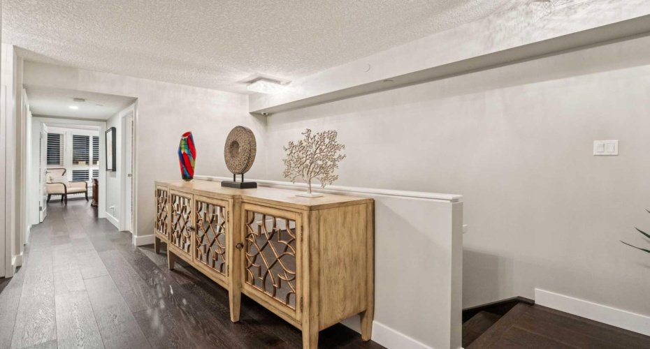 400 Eau Claire Avenue, Calgary, Alberta T2P 4X2, 3 Bedrooms Bedrooms, ,3 BathroomsBathrooms,Residential,For Sale,Eau Claire,A2304230